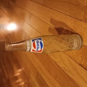Vintage Pepsi Bottle - 16 oz, 1 Pint, "Returnable for Deposit" Swirl Bottle.